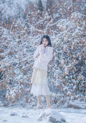 挺进美艳老师雪白翘臀小说_国产剧免费播放